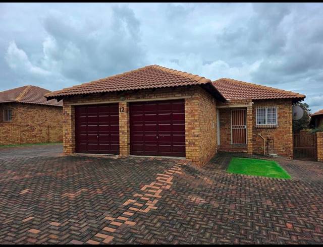 2 BEDROOM TOWNHOUSE FOR SALE IN WILLOWBROOK